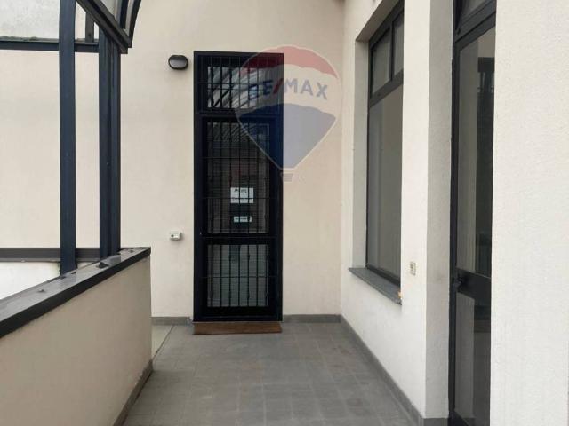 Locale Commerciale in vendita a Triulzo, San Donato Milanese