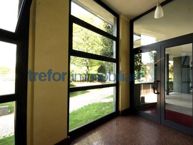 Locale Commerciale in vendita a Triulzo, San Donato Milanese