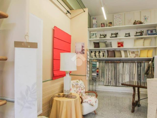 Locale Commerciale in vendita a Monticello, San Donato Milanese
