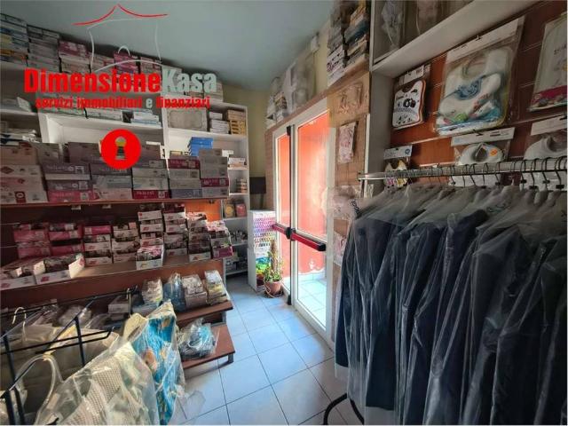 Locale Commerciale in vendita a Cancello Scalo, San Felice A Cancello