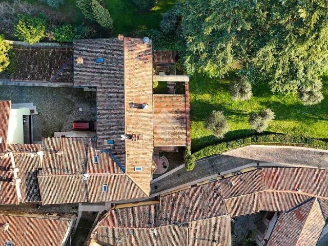 Locale Commerciale in vendita a Cisano, San Felice Del Benaco
