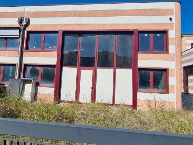 Locale Commerciale in vendita a Unione Comuni Modenesi Area Nord, San Felice Sul Panaro