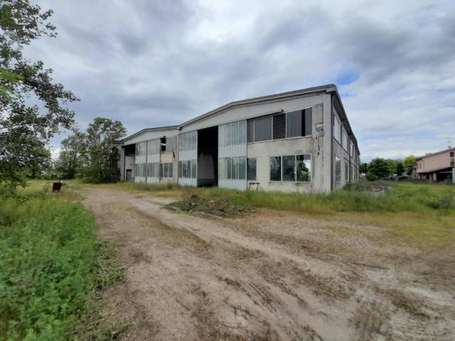 Locale Commerciale in vendita a Unione Comuni Modenesi Area Nord, San Felice Sul Panaro