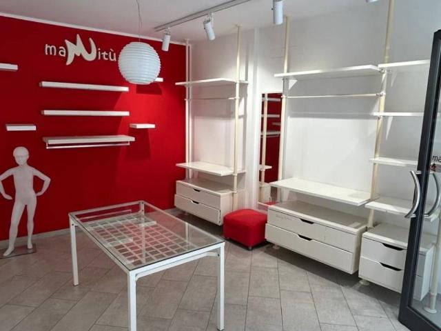 Locale Commerciale in vendita a Unione Comuni Modenesi Area Nord, San Felice Sul Panaro