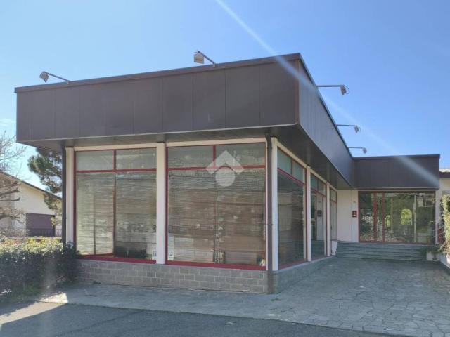 Locale Commerciale in vendita a San Fermo Della Battaglia, Lombardia
