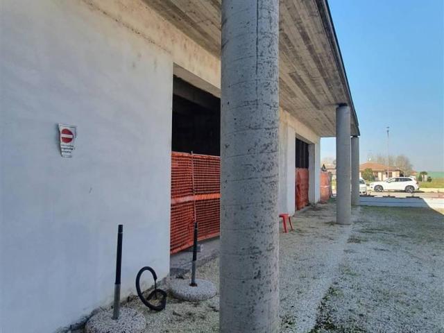 Locale Commerciale in vendita a Unione dei comuni Isola Mantovana, San Giacomo Delle Segnate