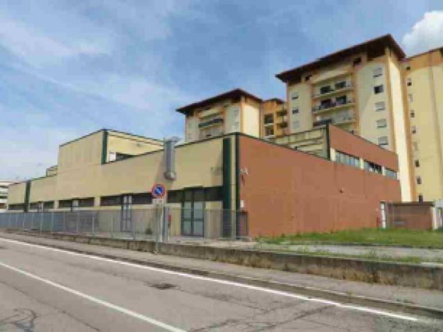 Locale Commerciale in vendita a Lunetta, San Giorgio Di Mantova