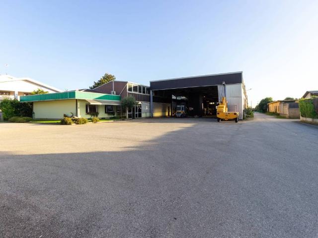 Locale Commerciale in vendita a San Giorgio Della Richinvelda, Friuli-Venezia Giulia