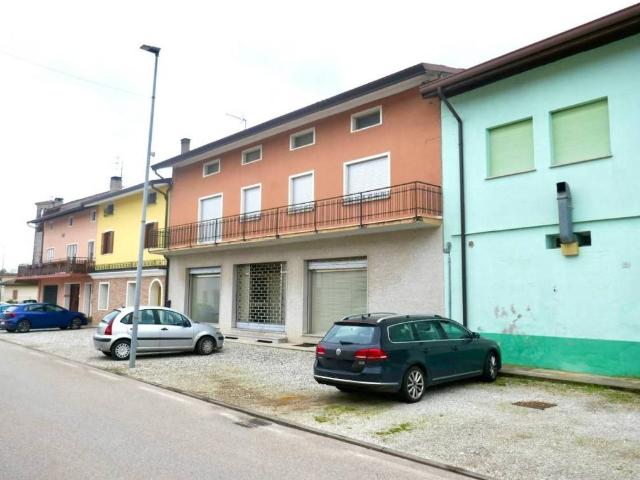 Locale Commerciale in vendita a San Giorgio Della Richinvelda, Friuli-Venezia Giulia