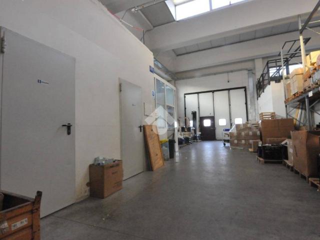 Locale Commerciale in vendita a Stiatico, San Giorgio di Piano