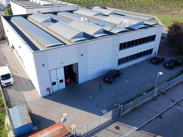Locale Commerciale in vendita a Unione Reno Galliera, San Giorgio Di Piano