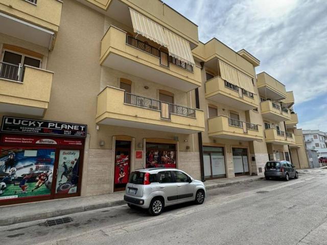 Locale Commerciale in vendita a Puglia, Taranto
