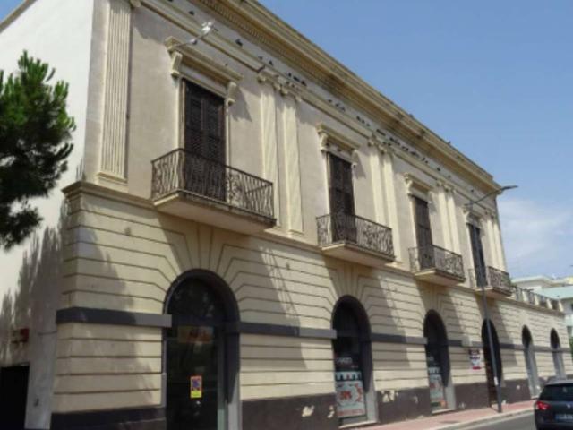 Locale Commerciale in vendita a Puglia, Taranto