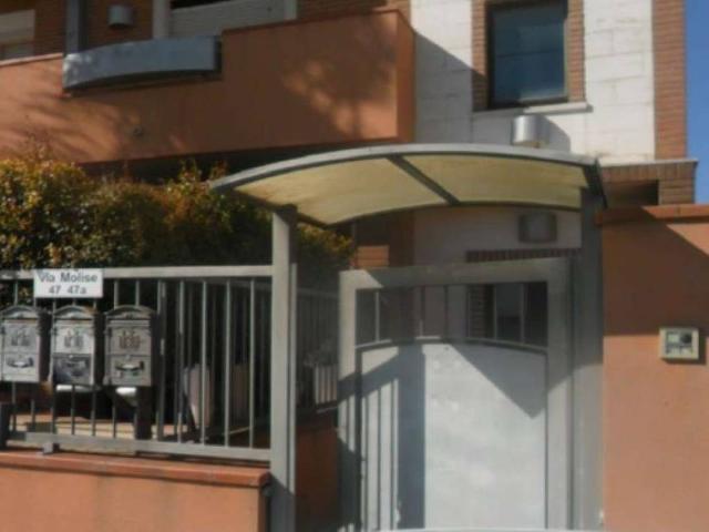 Locale Commerciale in vendita a Puglia, Taranto