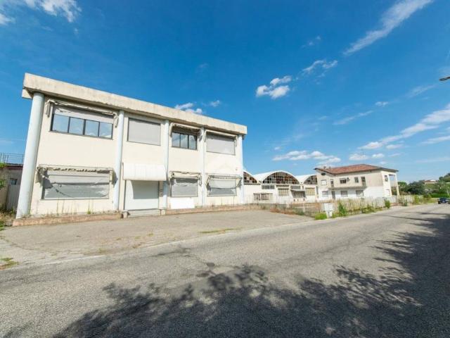 Locale Commerciale in vendita a Piemonte, Alessandria