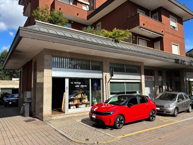 Locale Commerciale in vendita a San Giorgio Su Legnano, Lombardia