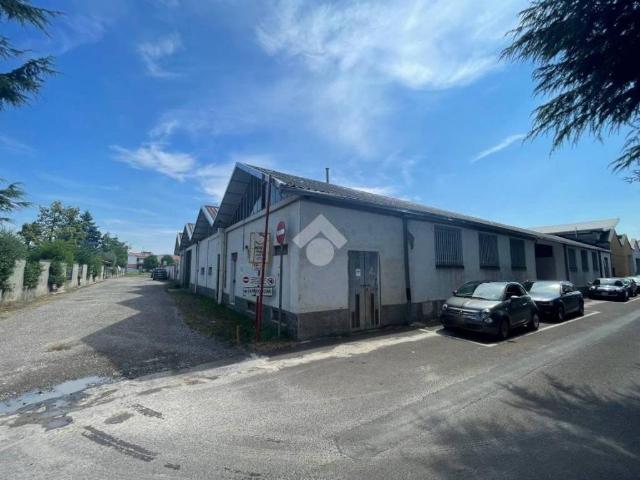 Locale Commerciale in vendita a San Giorgio Su Legnano, Lombardia