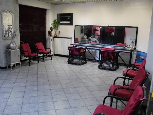 Locale Commerciale in vendita a San Giorgio Su Legnano, Lombardia