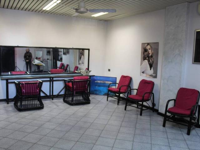 Locale Commerciale in vendita a San Giorgio Su Legnano, Lombardia