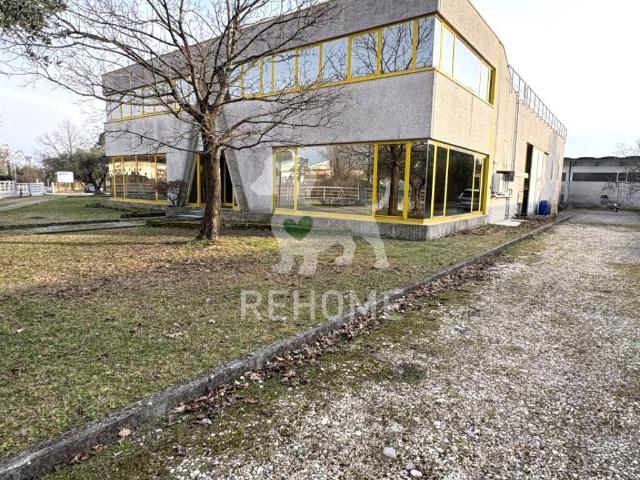 Locale Commerciale in vendita a San Giovanni Al Natisone, Friuli-Venezia Giulia