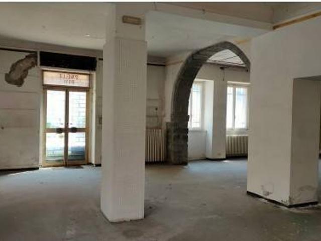 Locale Commerciale in vendita a Comunità Montana della Valle Brembana, San Giovanni Bianco