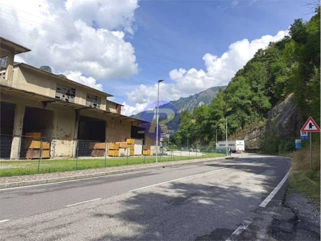 Locale Commerciale in vendita a Comunità Montana della Valle Brembana, San Giovanni Bianco
