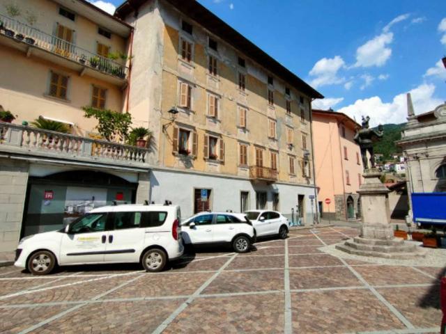 Locale Commerciale in vendita a Comunità Montana della Valle Brembana, San Giovanni Bianco