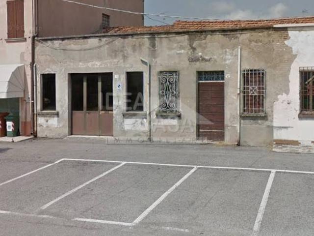Locale Commerciale in vendita a Unione dei comuni Isola Mantovana, San Giovanni Del Dosso