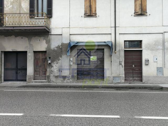 Locale Commerciale in vendita a San Giovanni In Croce, Lombardia