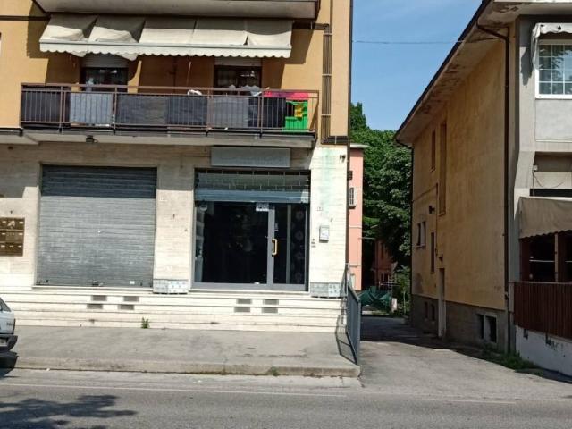 Locale Commerciale in vendita a Unione Terre d'Acqua, San Giovanni In Persiceto