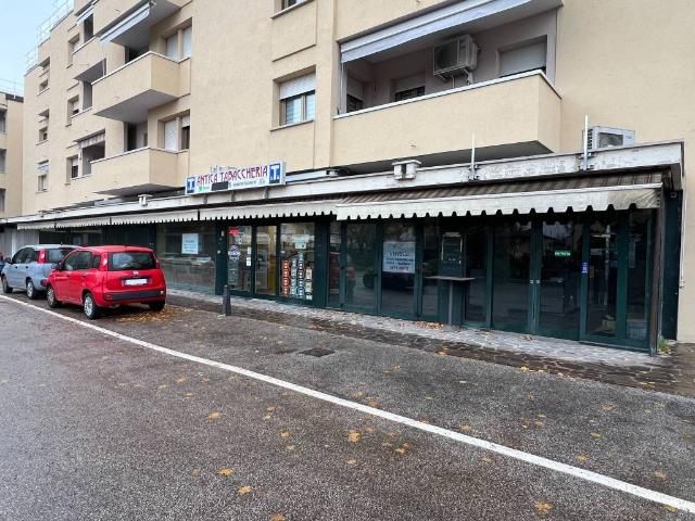 Locale Commerciale in vendita a Unione Terre d'Acqua, San Giovanni In Persiceto
