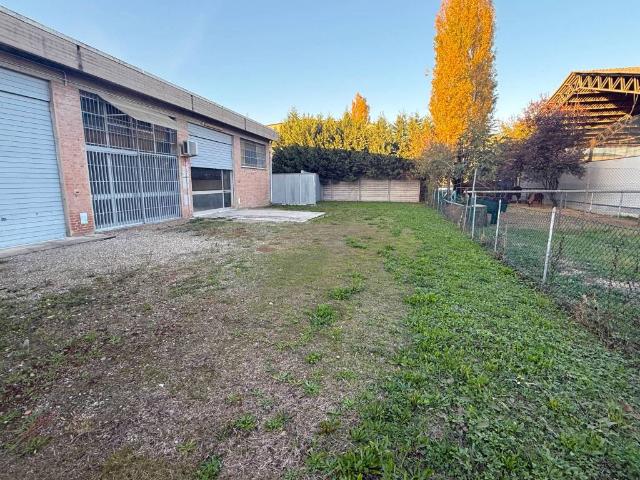 Locale Commerciale in vendita a Possessione Piccola, San Giovanni in Persiceto
