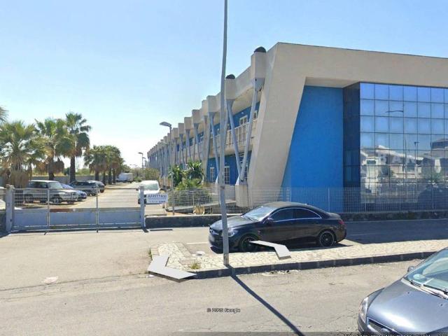 Locale Commerciale in vendita a Trappeto, San Giovanni La Punta