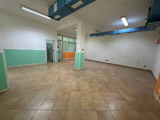 Locale Commerciale in vendita a San Gregorio Di Catania, Sicilia