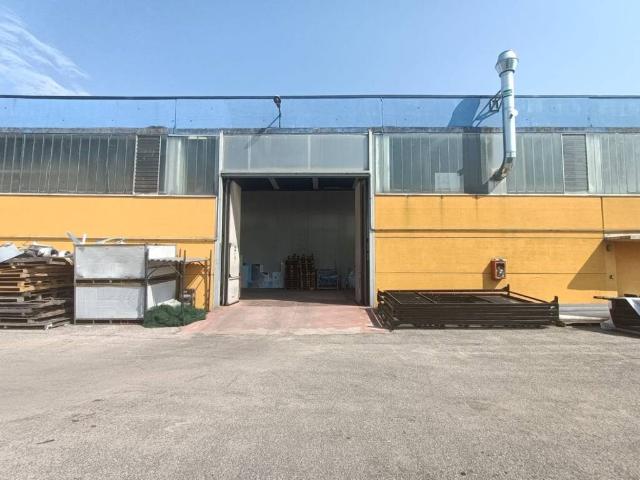Locale Commerciale in vendita a Sud, San Giovanni Lupatoto