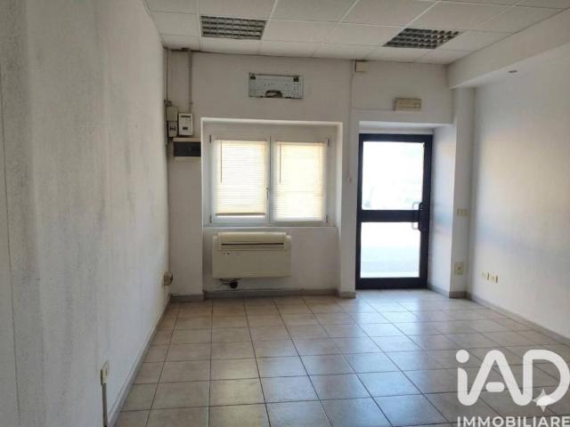 Locale Commerciale in vendita a Pozzo, San Giovanni Lupatoto