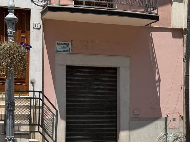 Locale Commerciale in vendita a Puglia, Foggia