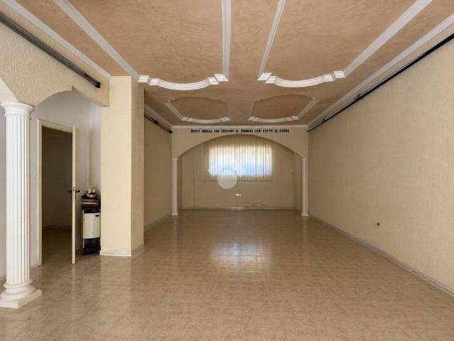 Locale Commerciale in vendita a Puglia, Foggia