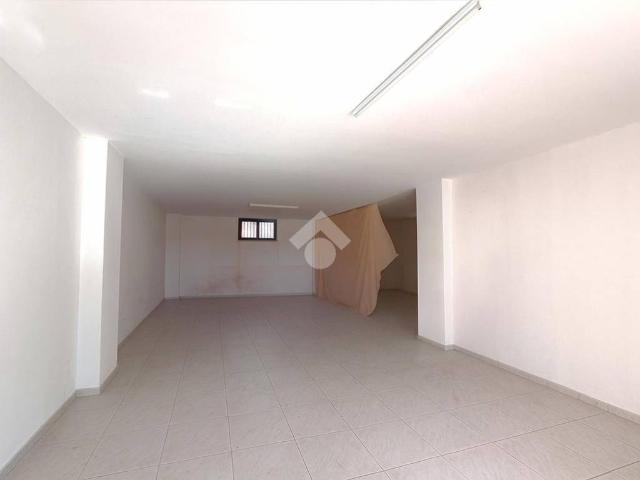 Locale Commerciale in vendita a Puglia, Foggia