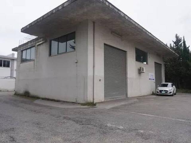 Locale Commerciale in vendita a San Giovanni Teatino, Abruzzo