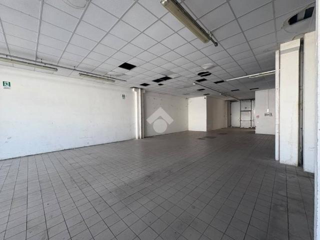 Locale Commerciale in vendita a San Giovanni Valdarno, Arezzo
