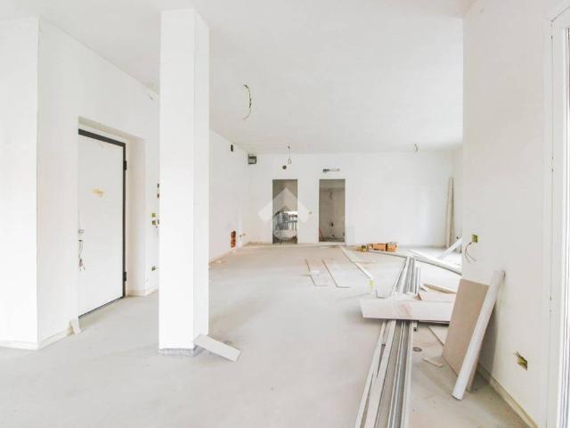 Locale Commerciale in vendita a Borgolombardo, San Giuliano Milanese