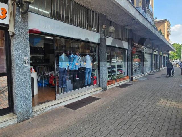 Locale Commerciale in vendita a Borgolombardo, San Giuliano Milanese
