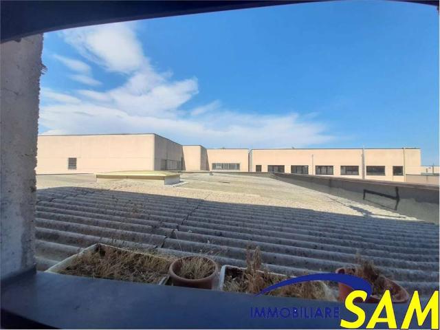 Locale Commerciale in vendita a Zivido, San Giuliano Milanese