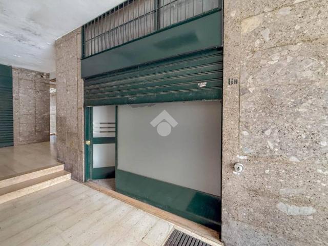 Locale Commerciale in vendita a Borgolombardo, San Giuliano Milanese