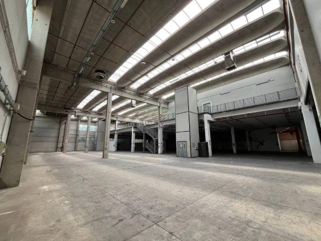 Locale Commerciale in vendita a Zivido, San Giuliano Milanese