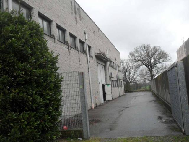 Locale Commerciale in vendita a Zivido, San Giuliano Milanese
