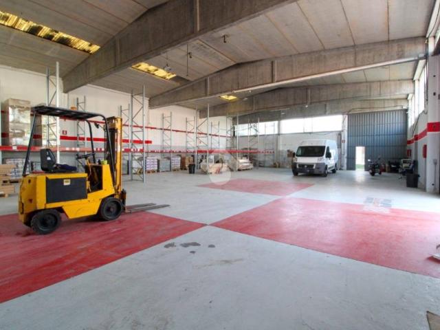Locale Commerciale in vendita a Zivido, San Giuliano Milanese