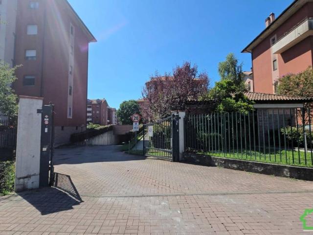 Locale Commerciale in vendita a Zivido, San Giuliano Milanese