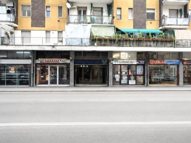 Locale Commerciale in vendita a Borgolombardo, San Giuliano Milanese